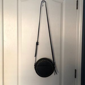 Round black purse